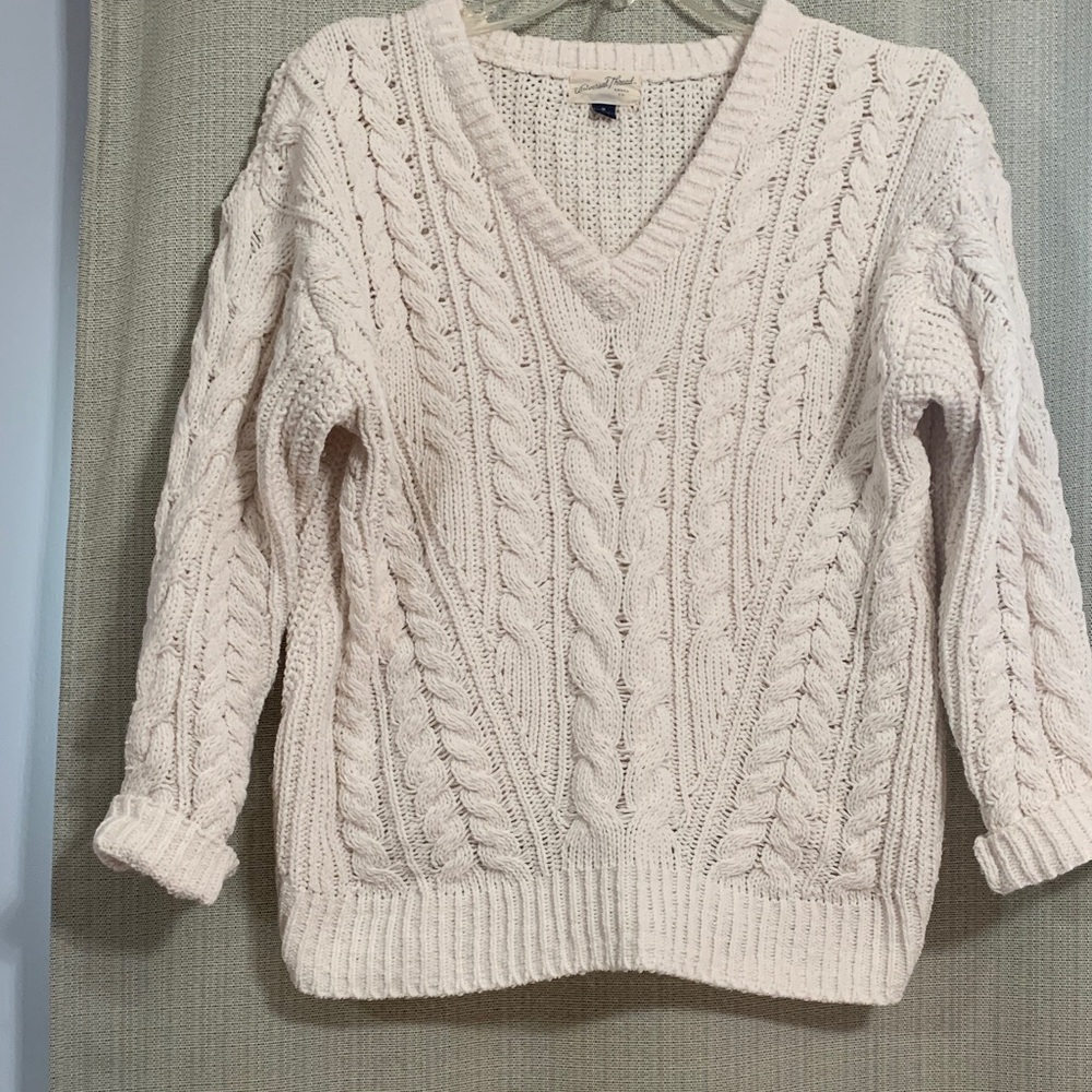 Universal Thread Women's V-Neck Sweater in Soft Cream